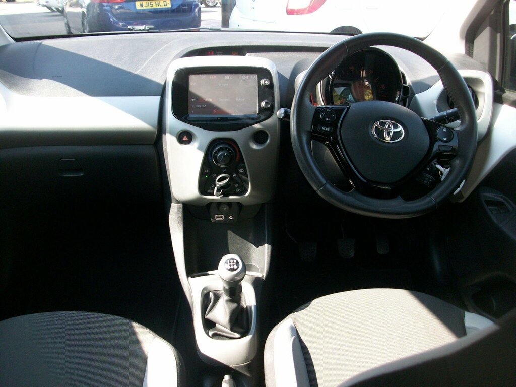Toyota Aygo 1.0 Vvt-i X-play Euro 5 White #27