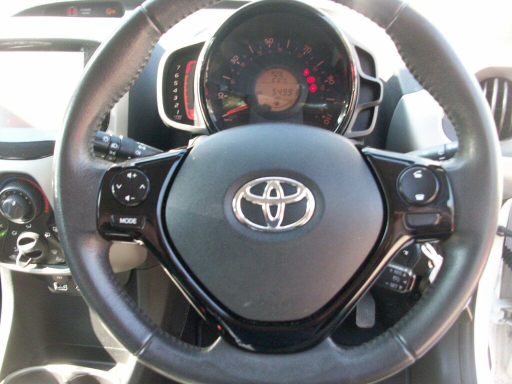 Toyota Aygo 1.0 Vvt-i X-play Euro 5 White #26