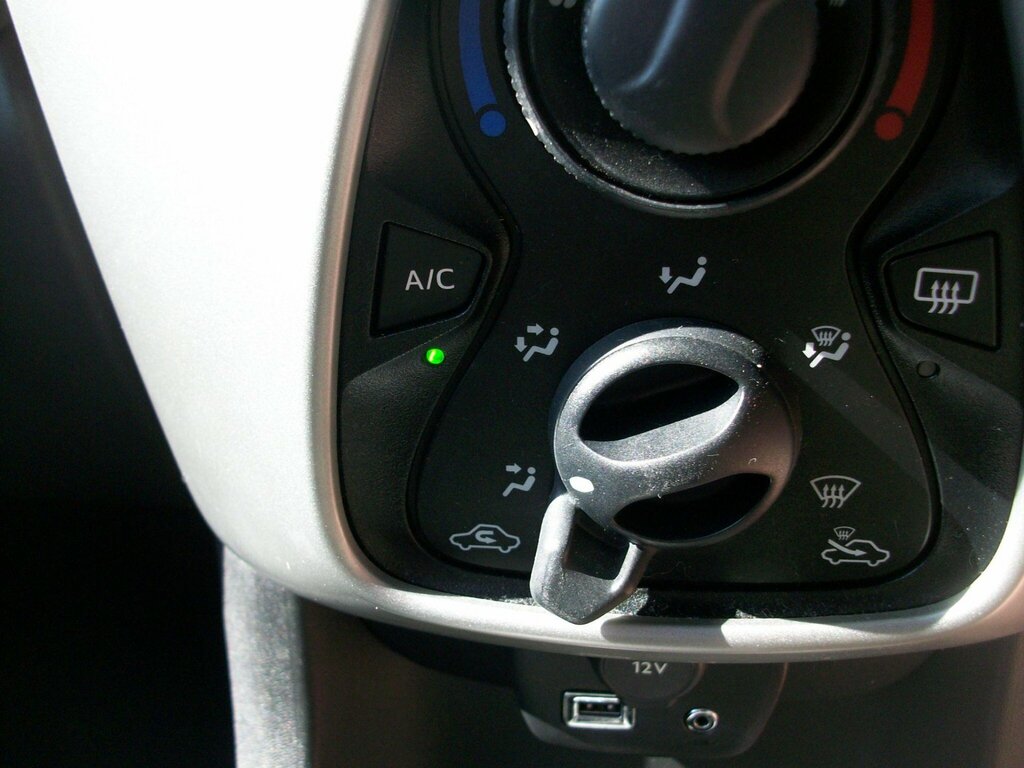 Toyota Aygo 1.0 Vvt-i X-play Euro 5 White #21