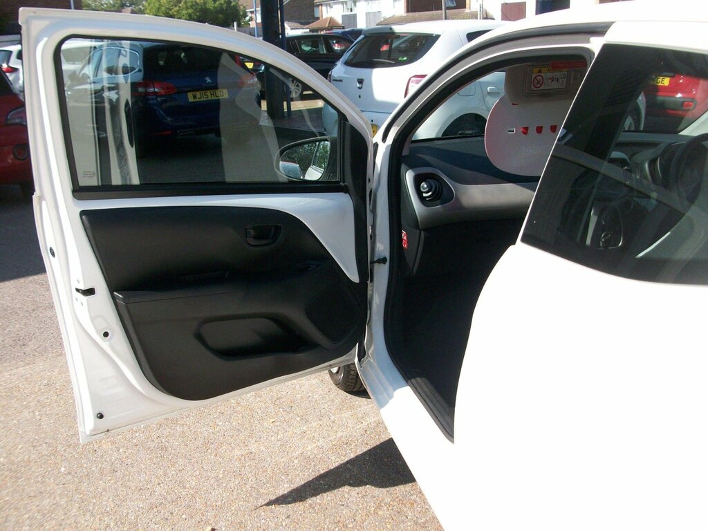 Toyota Aygo 1.0 Vvt-i X-play Euro 5 White #12
