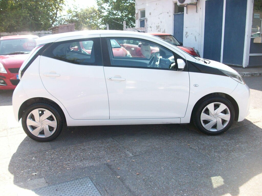 Toyota Aygo 1.0 Vvt-i X-play Euro 5 White #7