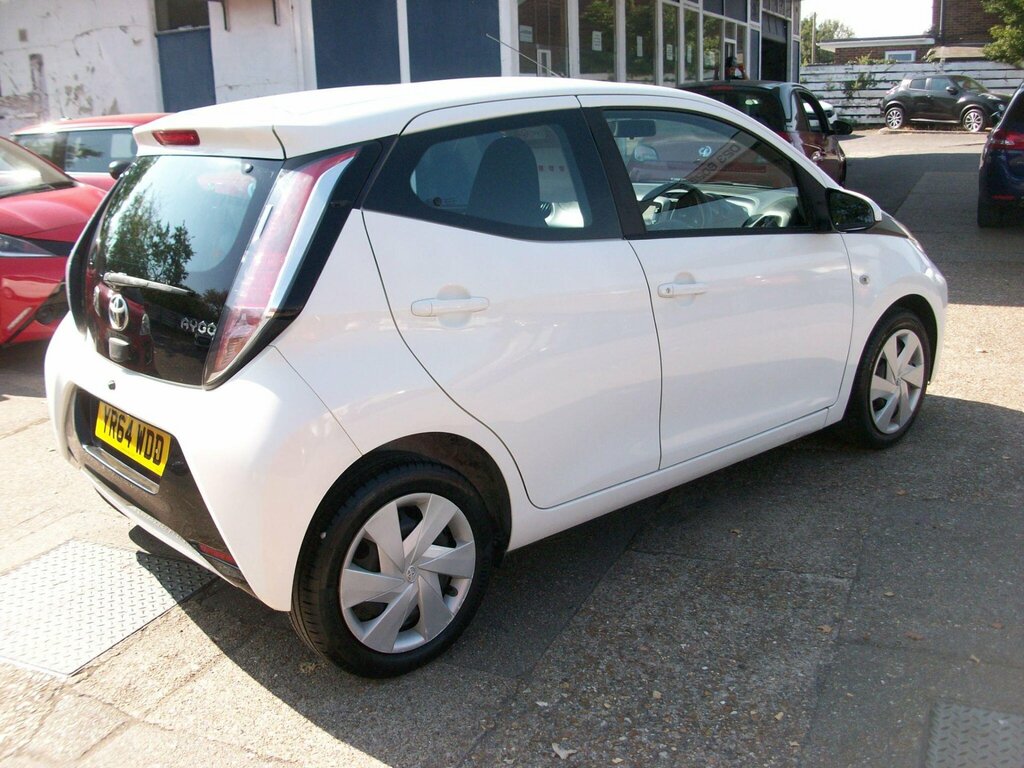 Toyota Aygo 1.0 Vvt-i X-play Euro 5 Euro 5 White #4