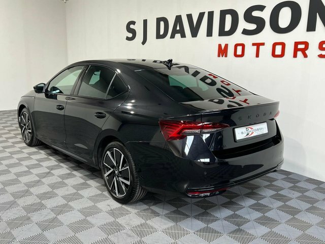 Skoda Octavia 2026 2.0 Tdi Sportline Hatchback Dsg Eu Black #2