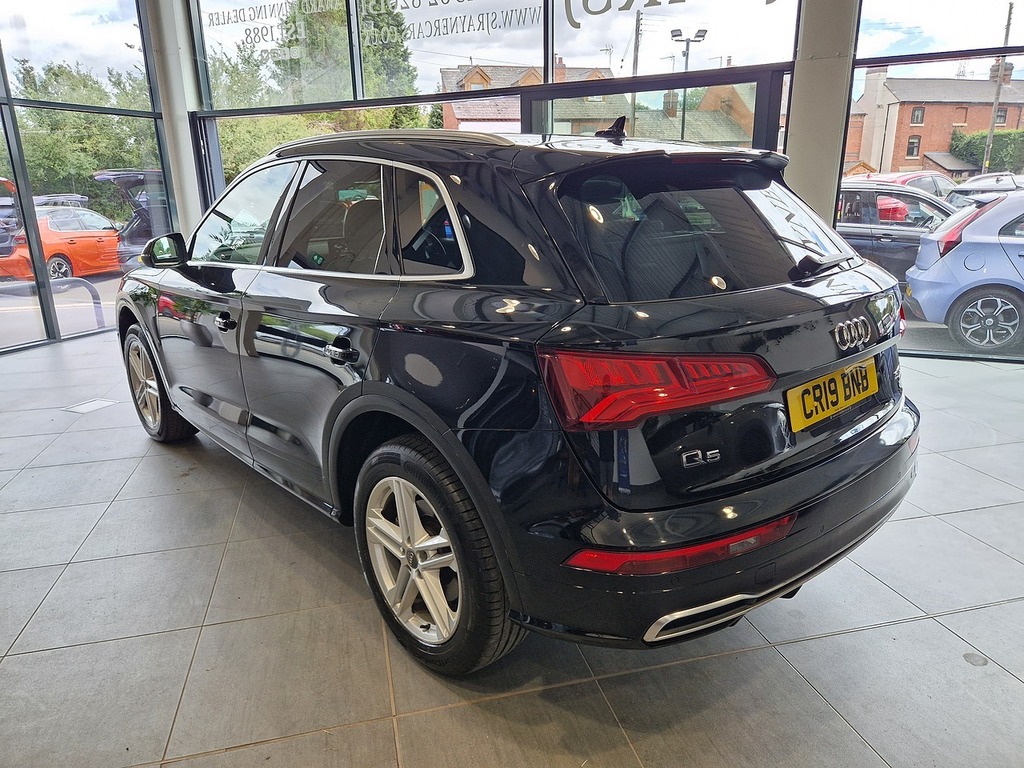 Audi Q5 Tfsi S Line Black #3