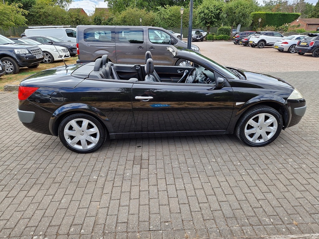 Renault Megane Hatchback 2.0 T Team F1 Team R26 200707 Black #26