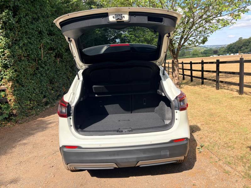 Nissan Qashqai Dci Tekna White #25