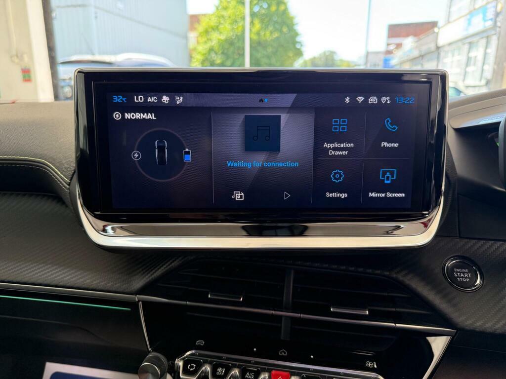 Peugeot e-2008 100Kw Gt 50Kwh Estate Grey #30