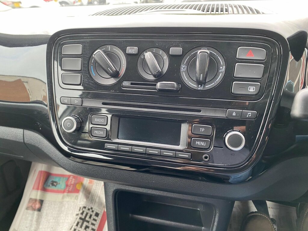Volkswagen Up 1.0 Groove Up Hatchback Euro 5 Silver #31