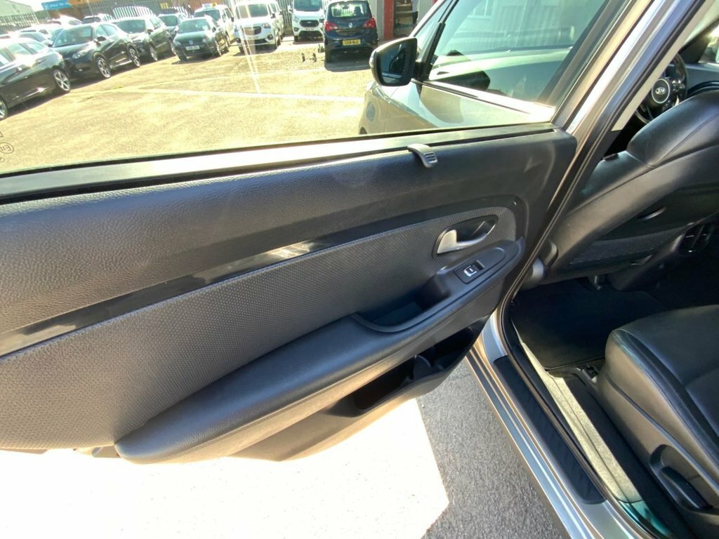 Kia Carens 1.7 Crdi 3 Isg 139 Bhp Silver #7