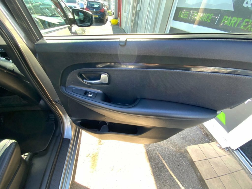 Kia Carens 1.7 Crdi 3 Isg 139 Bhp Silver #16