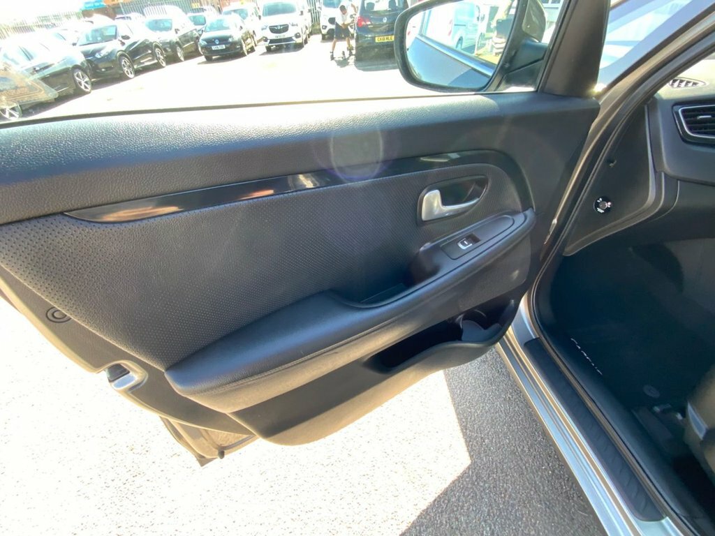 Kia Carens 1.7 Crdi 3 Isg 139 Bhp Silver #10