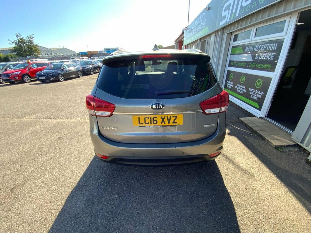 Kia Carens 1.7L 3 Silver #2