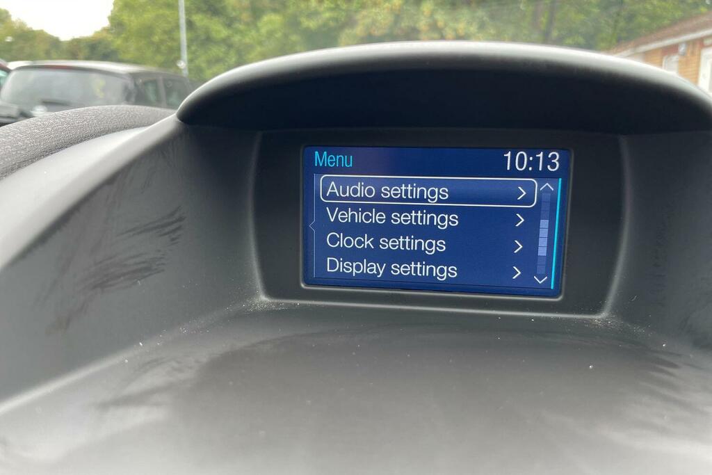 Ford Fiesta 1.0 Ecoboost 100 Bhp Zetec White Edition Spring #11