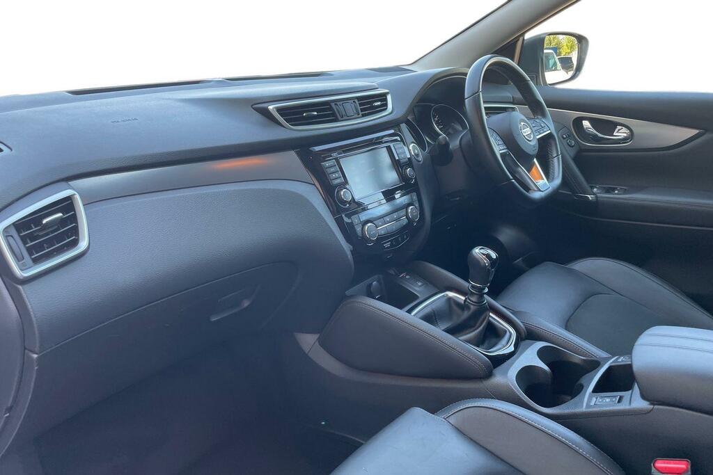 Nissan Qashqai Hatchback Black #7