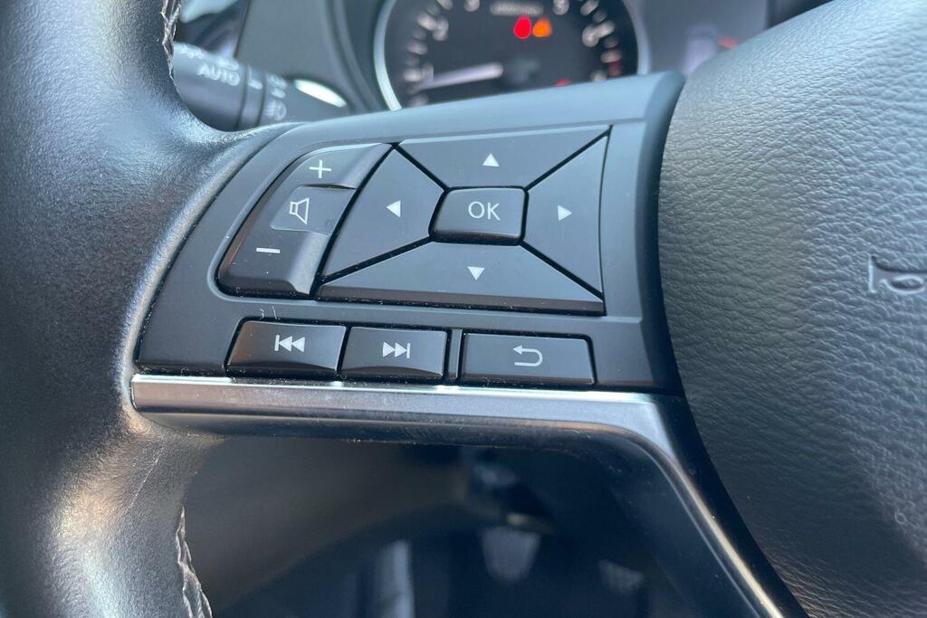 Nissan Qashqai Hatchback Black #14