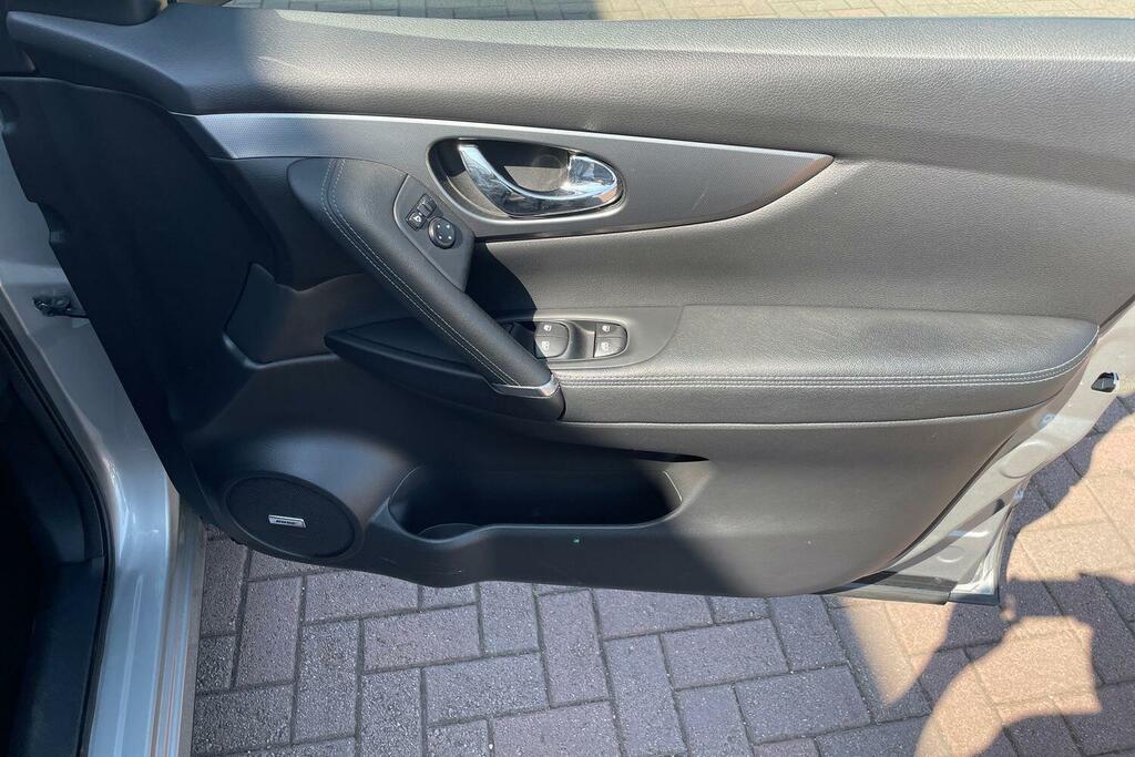Nissan Qashqai Hatchback Black #16