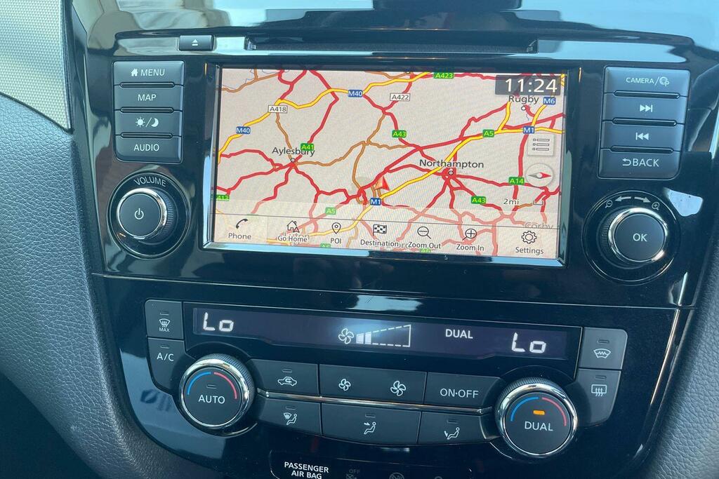 Nissan Qashqai Hatchback Black #11