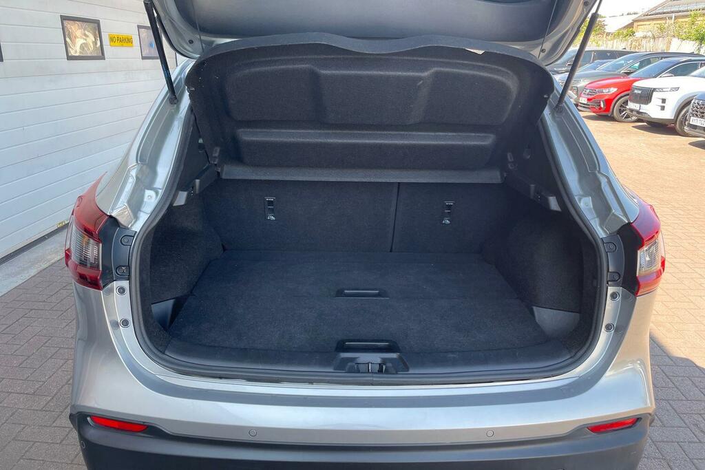 Nissan Qashqai Hatchback Black #18