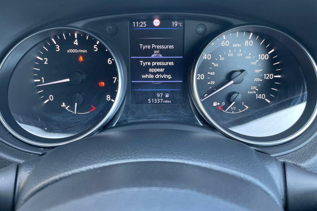 Nissan Qashqai Hatchback Black #13