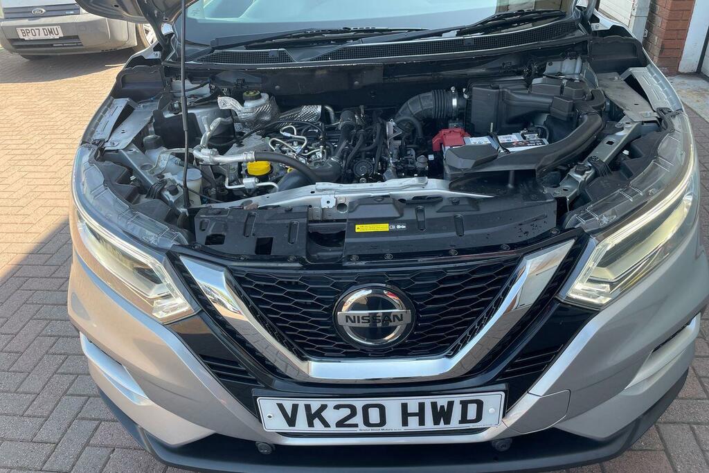 Nissan Qashqai Hatchback Black #26