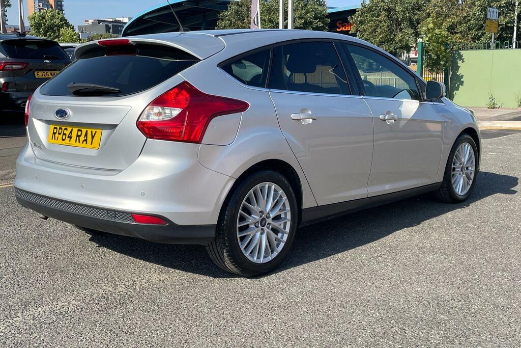 Ford Focus 1.6 Zetec Hatchback Euro 5 105 Red #32