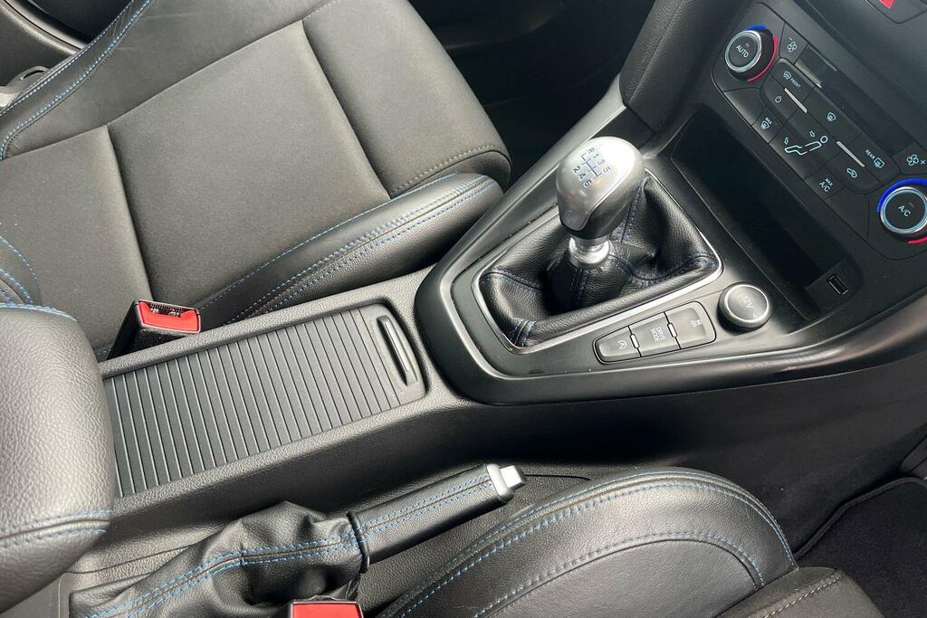 Ford Focus 1.0 125Ps Zetec 6 Speed Blue #15