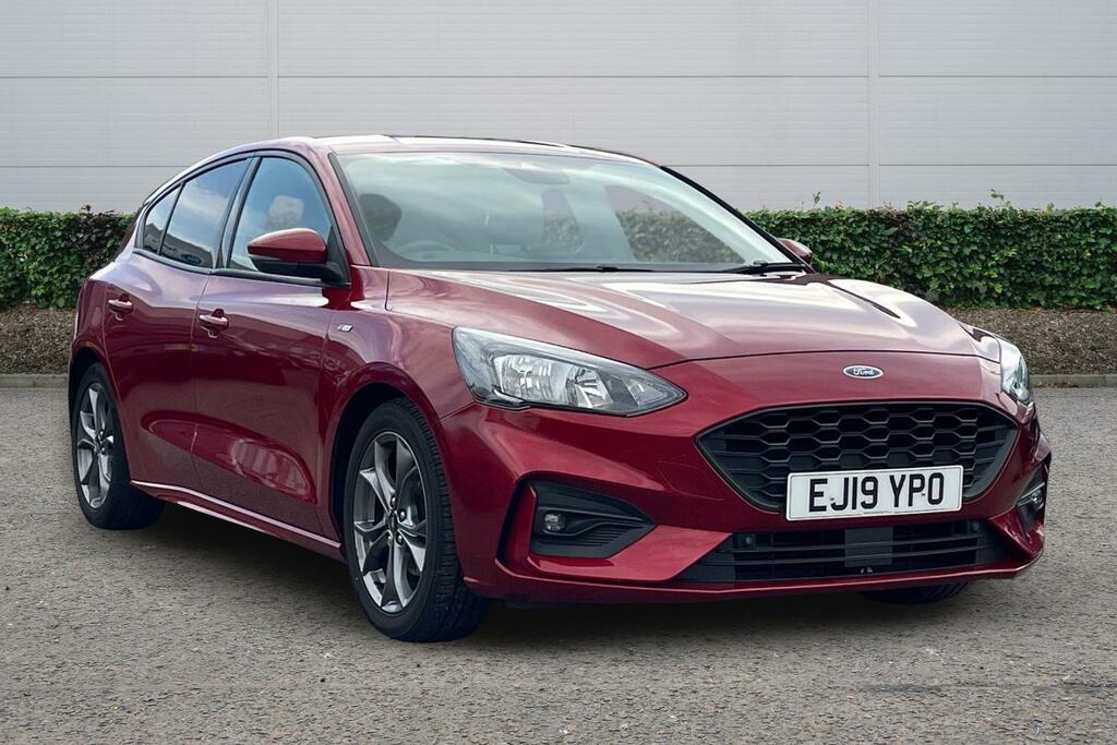 Ford Focus 1.5T Ecoboost Titanium Estate Euro White #1