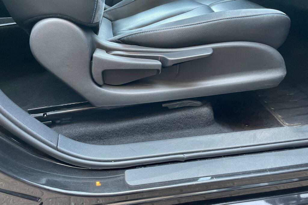 Nissan Leaf N-connecta 148 Bhp Free Road Tax, 1 Owner, Hug Grey #20