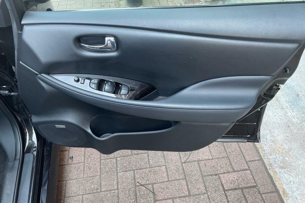 Nissan Leaf N-connecta 148 Bhp Free Road Tax, 1 Owner, Hug Grey #16