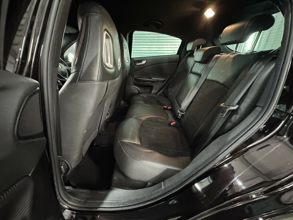 Alfa Romeo Giulietta 2.0 Jtdm-2 150 Bhp Red #13