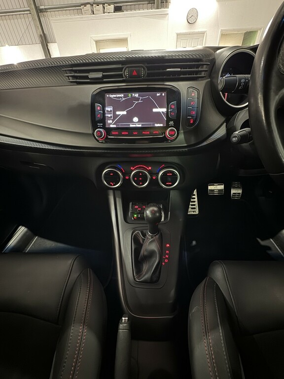 Alfa Romeo Giulietta 2.0 Jtdm-2 150 Bhp Red #14