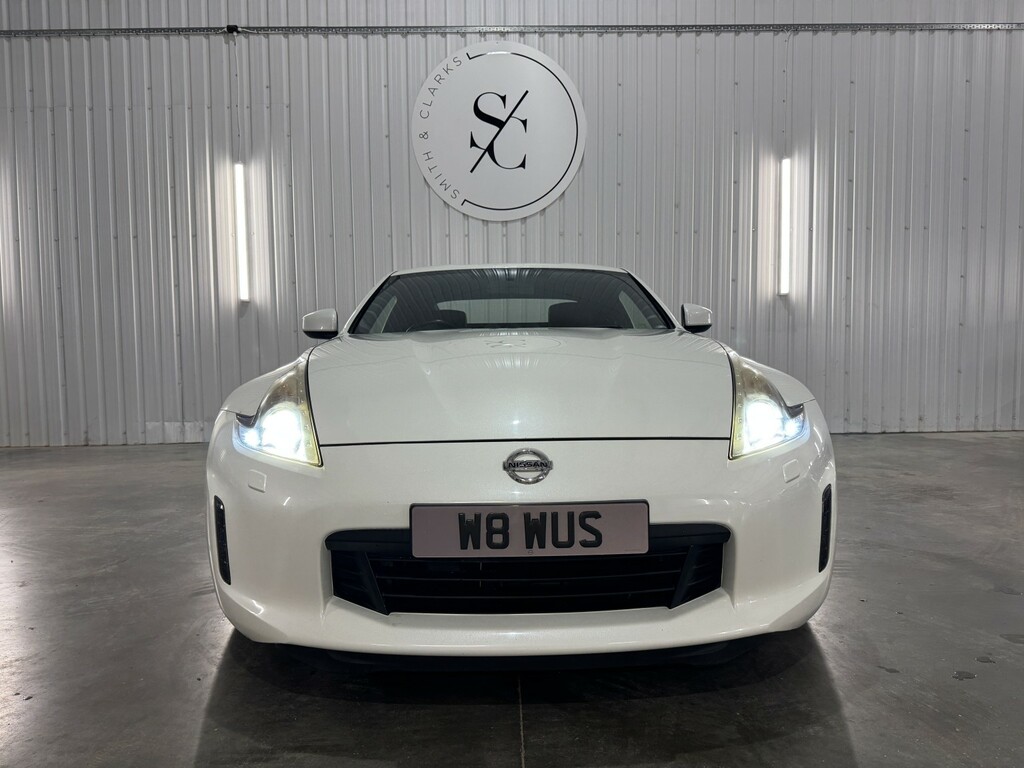 Nissan 370Z 3.7 V6 Gt White #6