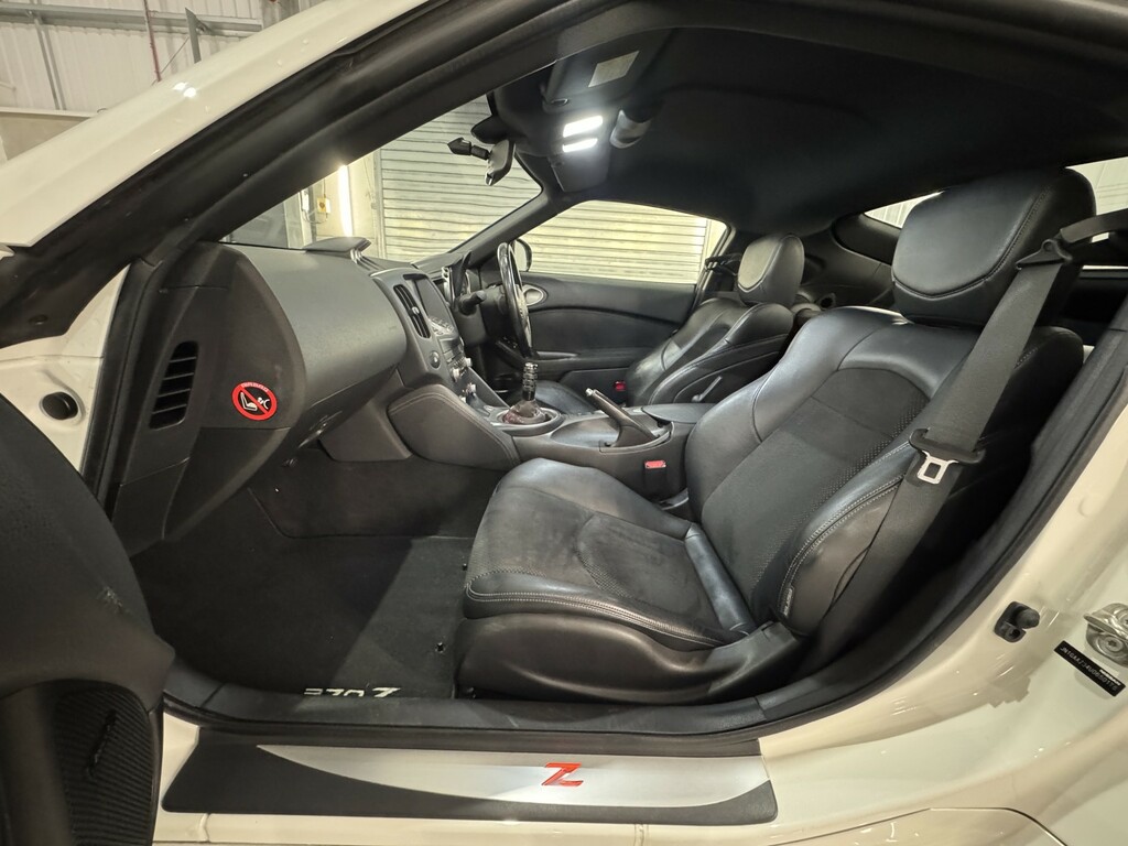 Nissan 370Z Z 3.7 V6 Nismo Coupe Euro 5 344 White #11