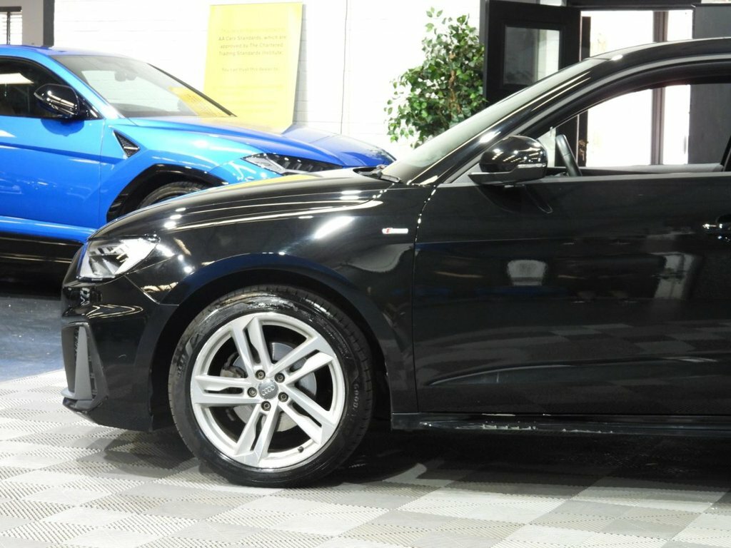 Audi A1 1.5L S Line Black #2