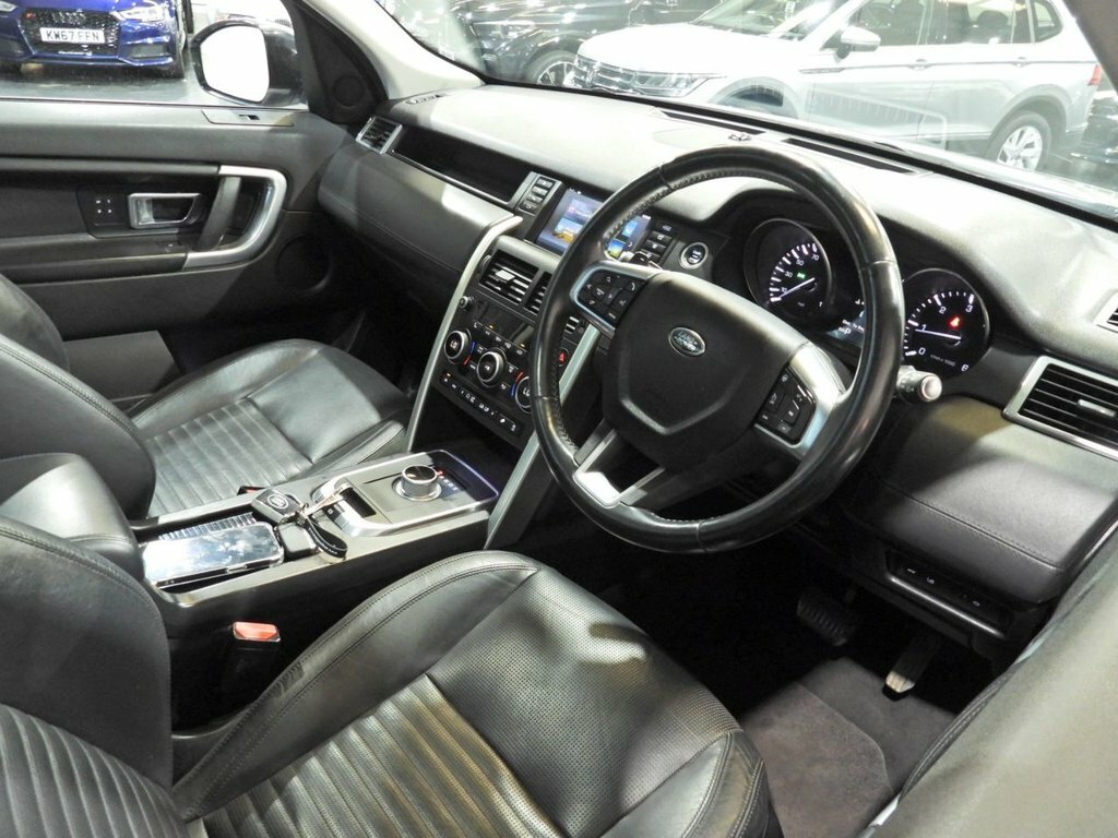 Land Rover Discovery Sport 2L Hse Luxury White #3