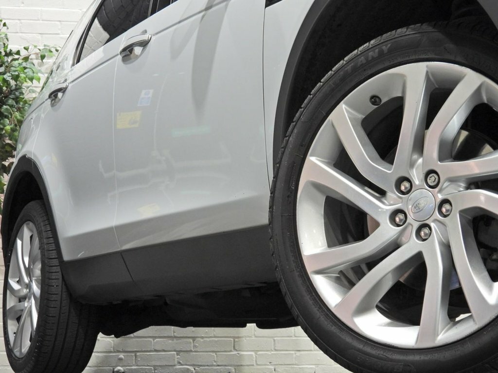 Land Rover Discovery Sport 2L Hse Luxury White #5