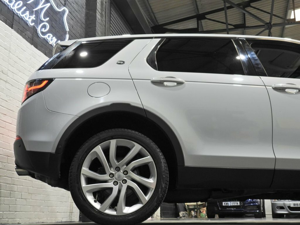 Land Rover Discovery Sport 2L Hse Luxury White #6
