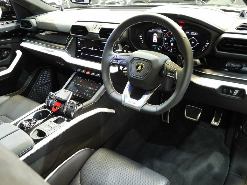 Lamborghini Urus 4L Se Black #4