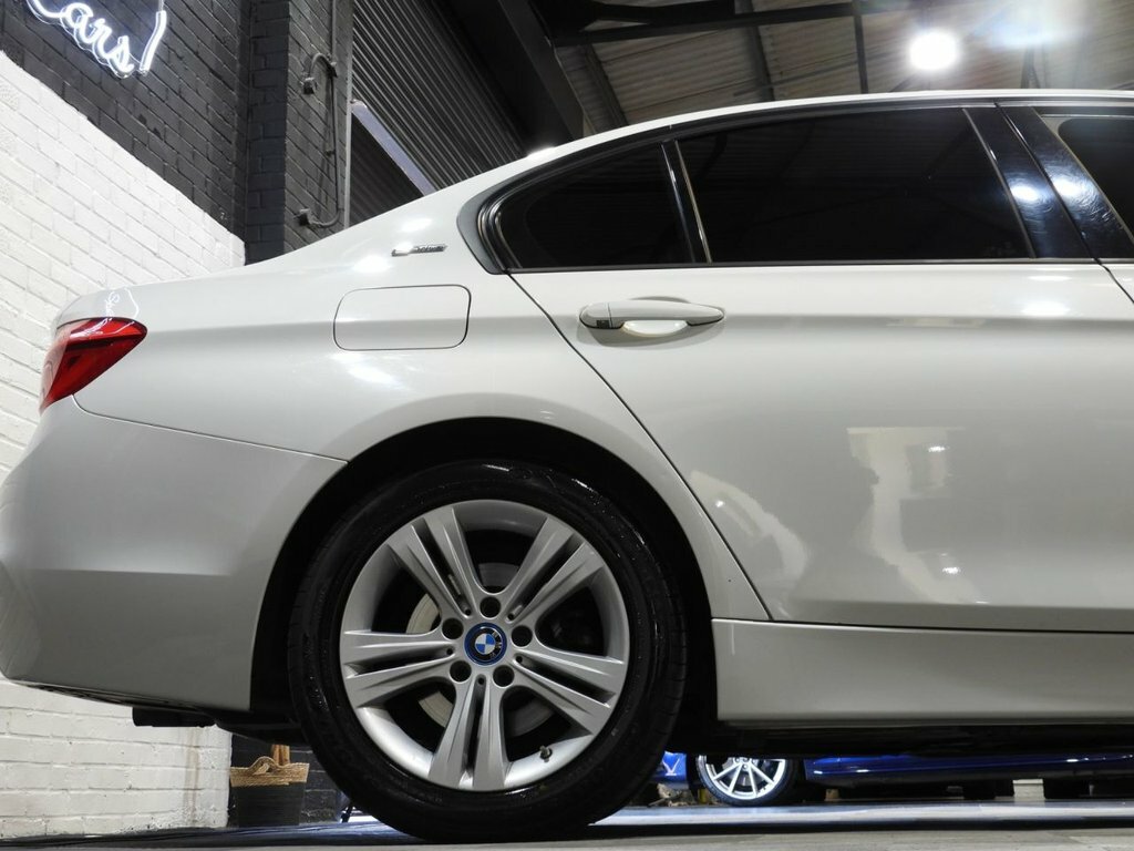 BMW 3 Series 2L Sport White #6
