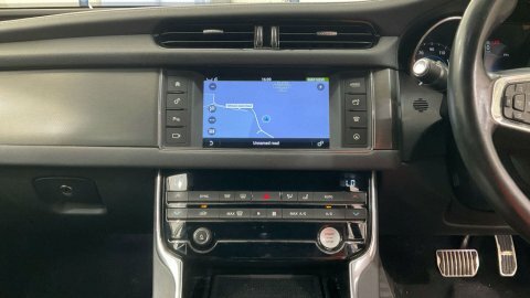 Jaguar XF 3.0D V6 S Saloon Euro 6 Ss 300 Red #13