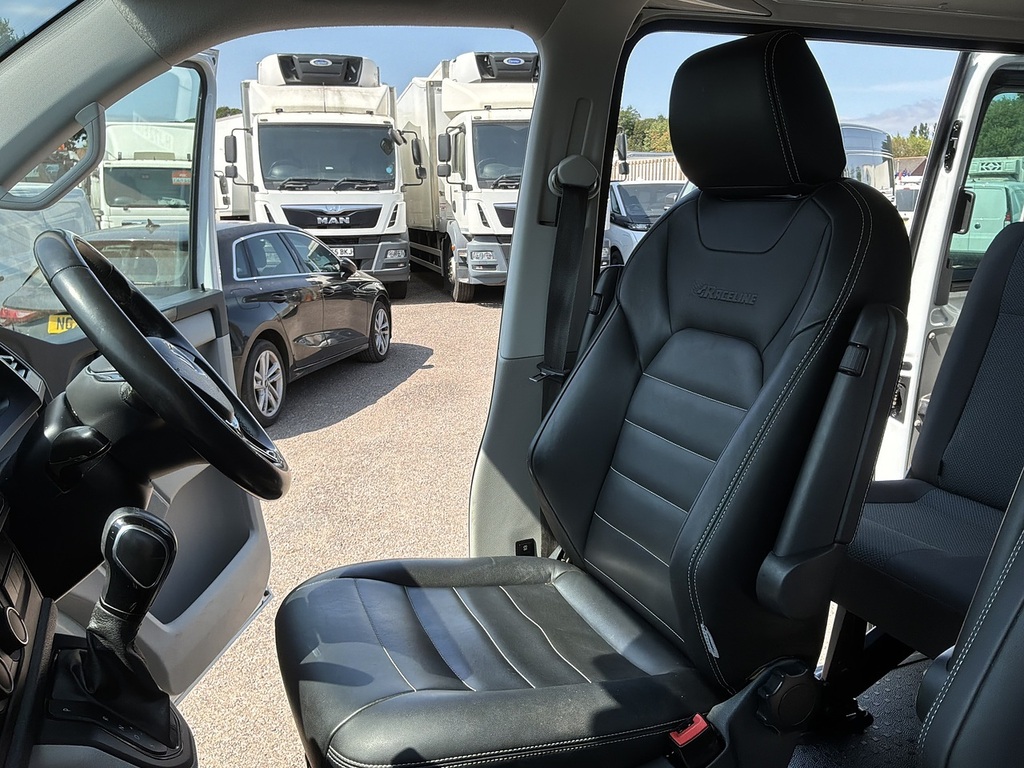 Volkswagen Transporter T30 Tdi Kombi Highline Bmt 150 Dsg Vw T6 Swb Black #14