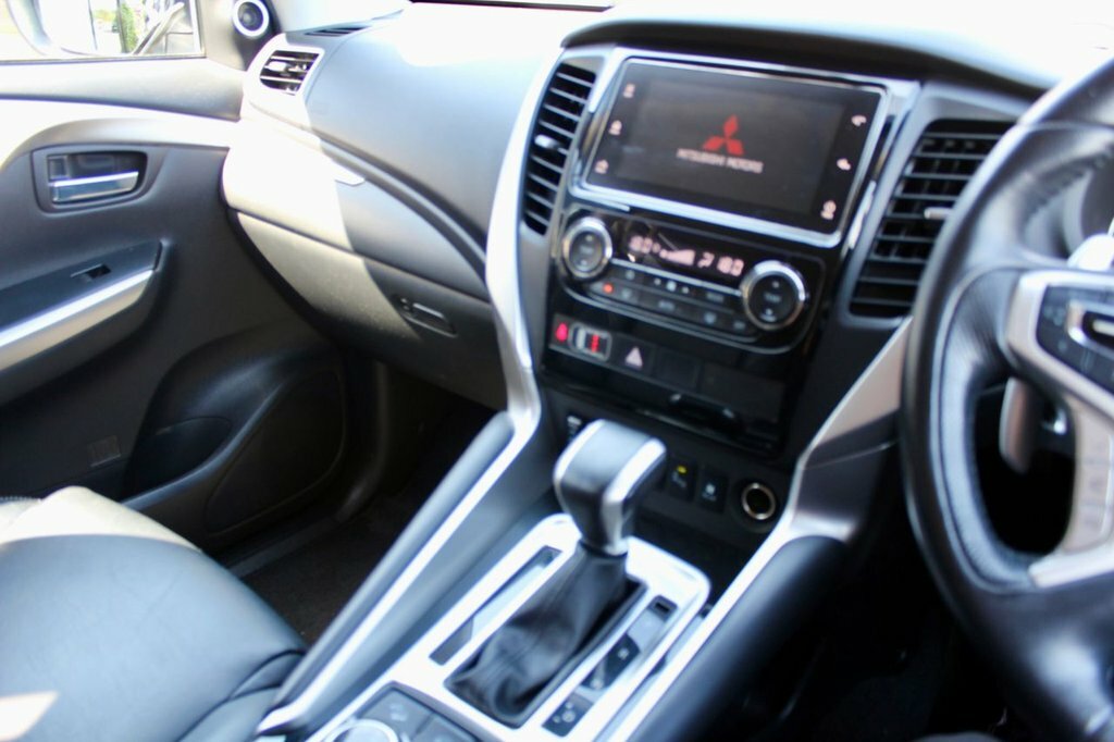 Mitsubishi Shogun Sport Estate Black #6