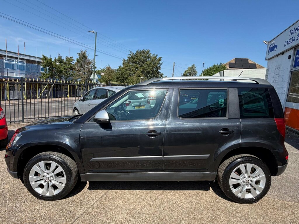 Skoda Yeti 2.0 Tdi Se L Drive Outdoor 4Wd Euro 6 Ss GH17GWZ Black #2