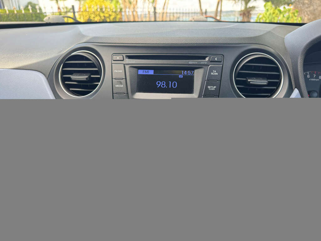 Hyundai I10 1.0 Premium Hatchback Euro 5 66 White #4