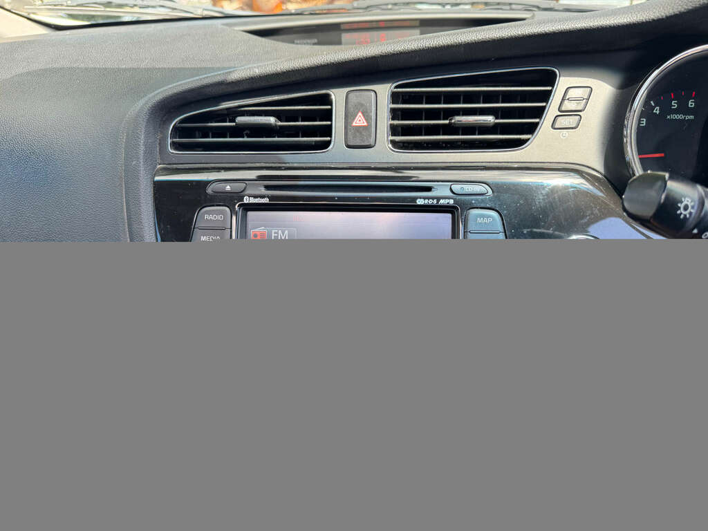Kia Ceed 1.6 Crdi Ecodynamics 4 Tech Hatchback M White #3