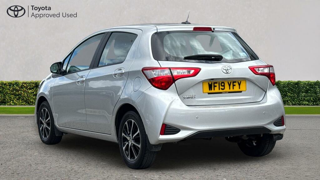 Toyota Yaris 1.5 Vvt-i Icon Tech Euro 6 WF19YFY Silver #4