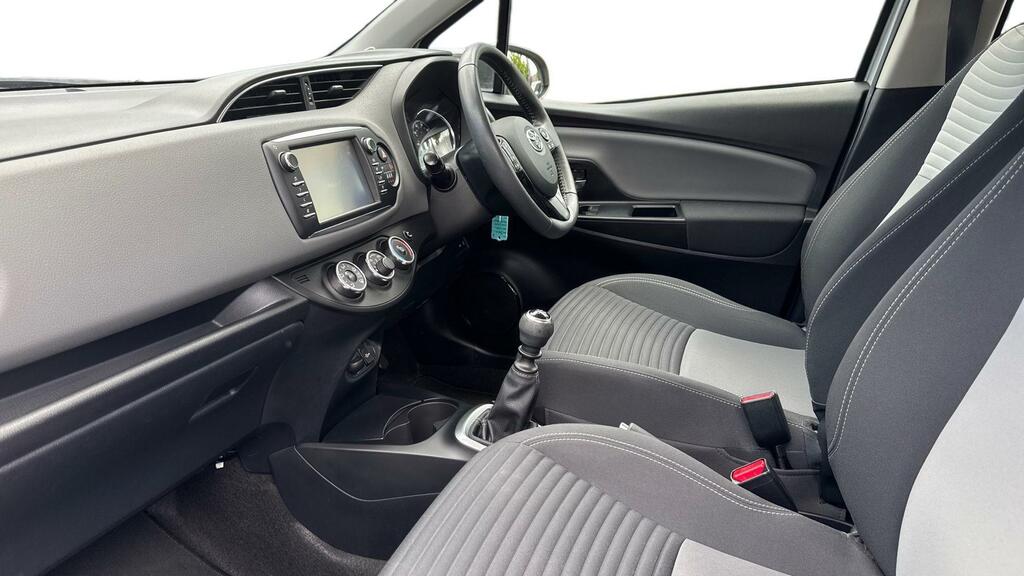 Toyota Yaris 1.5 Vvt-i Icon Tech Euro 6 WF19YFY Silver #5