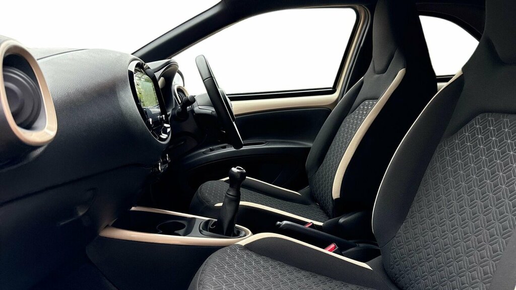 Toyota Aygo X 1.0 Vvt-i Edge Hatchback Euro 6 ND23XAC Beige #5