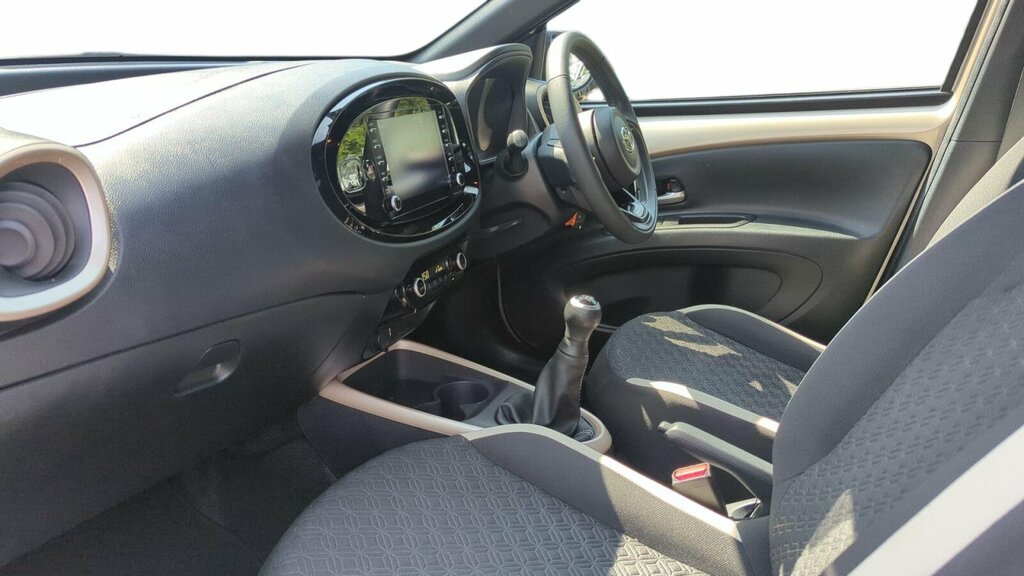 Toyota Aygo X 1.0 Vvt-i Edge Euro 6 Ss HK72YFT Beige #5