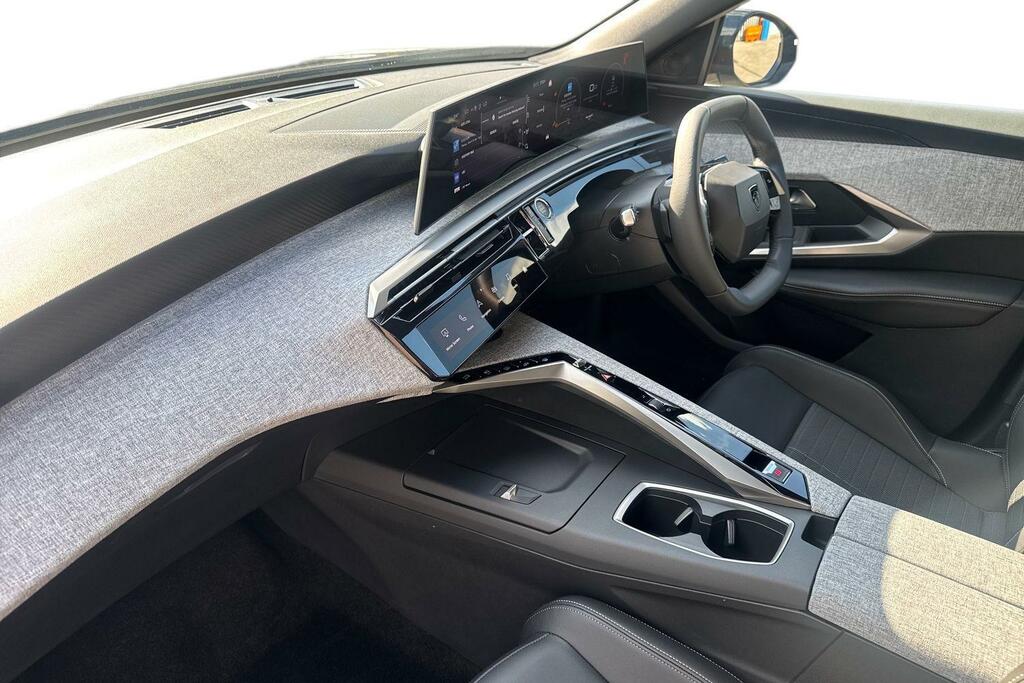 Peugeot 3008 73Kwh Allure Suv 210 Ps Grey #2